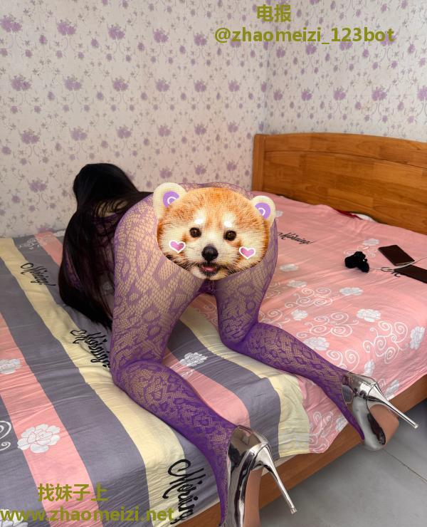 巨臀丝袜少妇