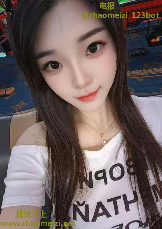 冷白皮茉莉少妇