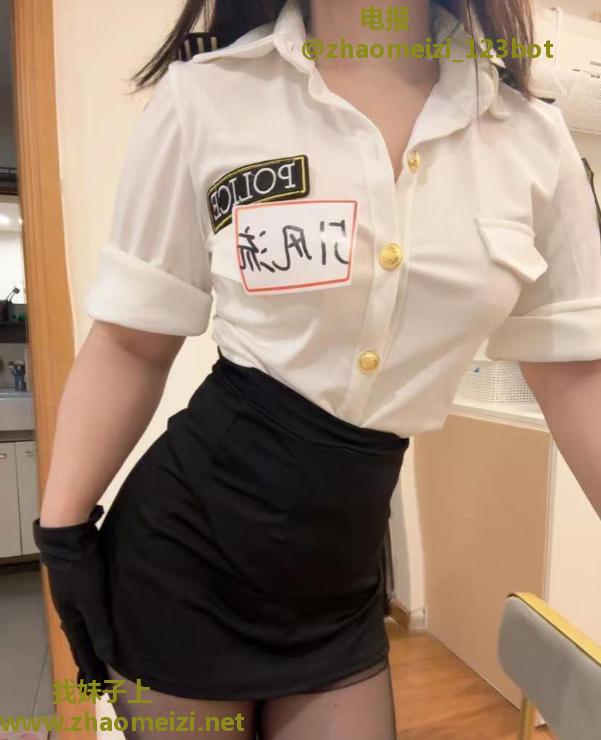 龙华制服美臀笑笑