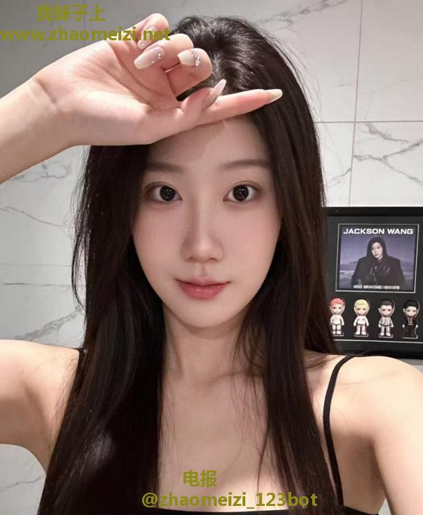 在校兼职嫩妹大长腿