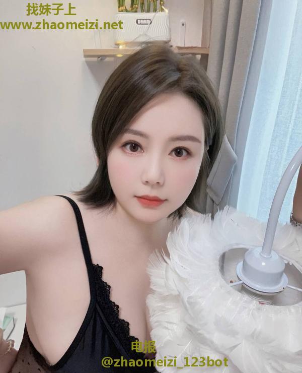 大胸服务系短发妹子