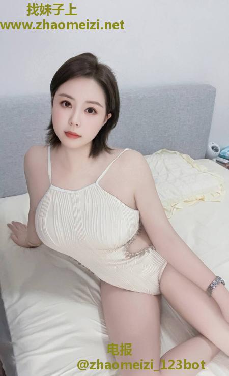 大胸服务系短发妹子
