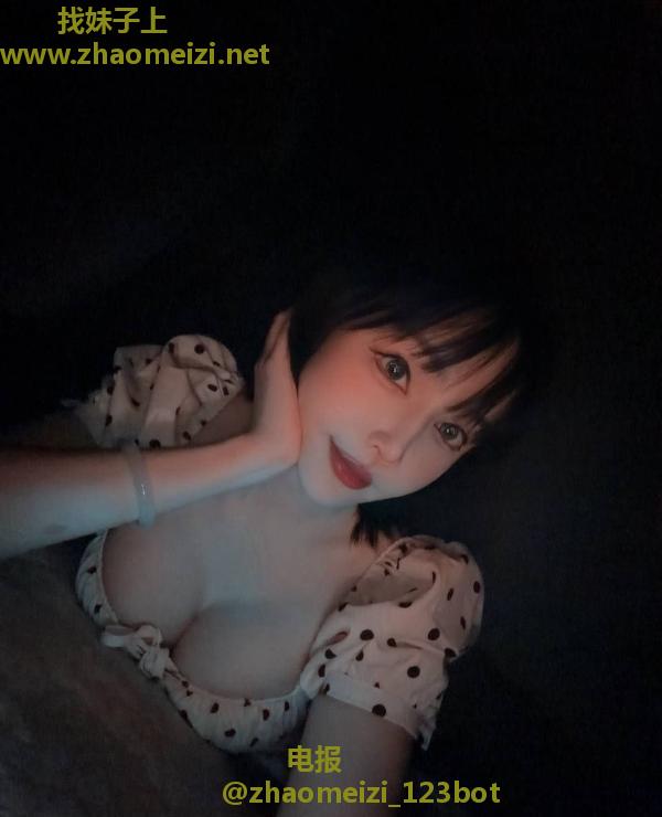 颜值大奶白虎嫩妹UU