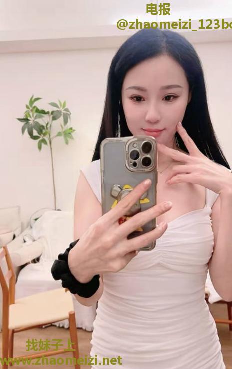 气质肤白貌美桃子