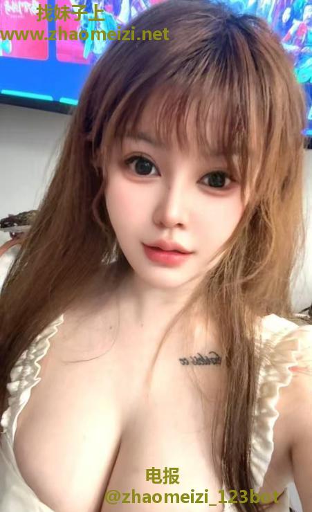 大奶潮喷老师画画