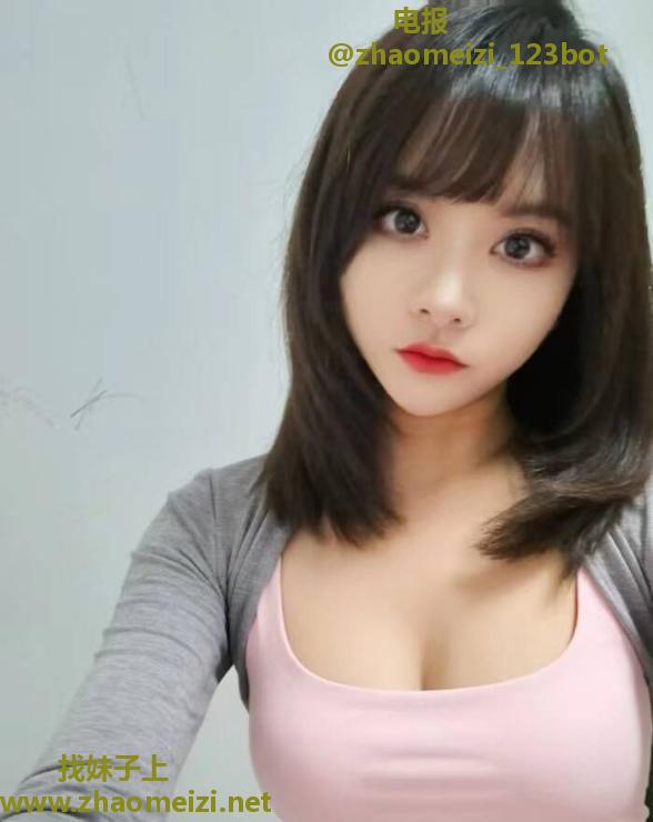 个人巨乳翘臀小骚妇