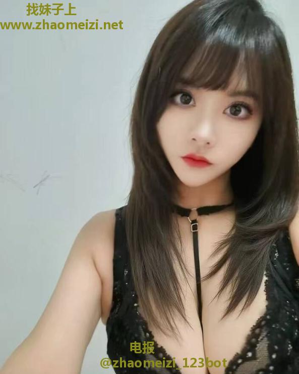 个人巨乳翘臀小骚妇