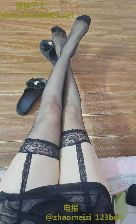 条顺大长腿少妇