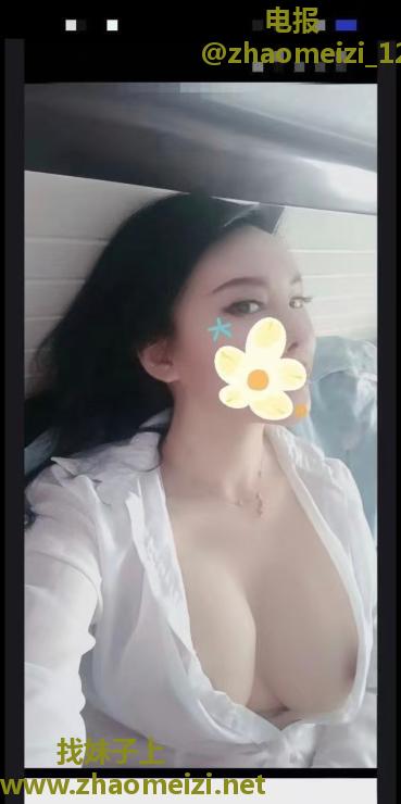 爆乳三通骚货