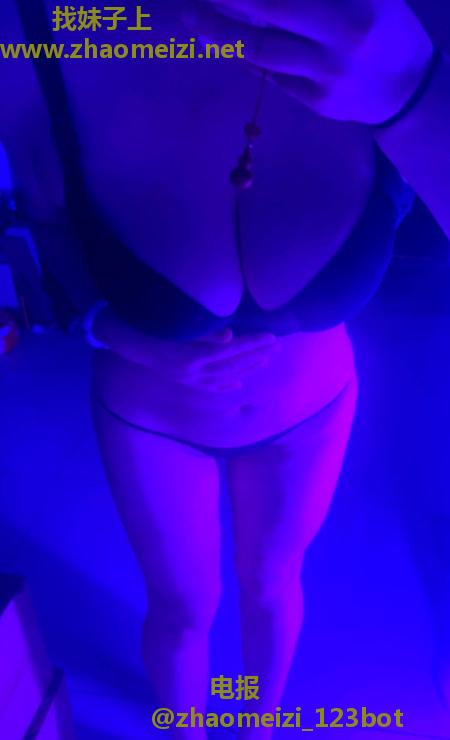 巨乳大屁股小雪BBW