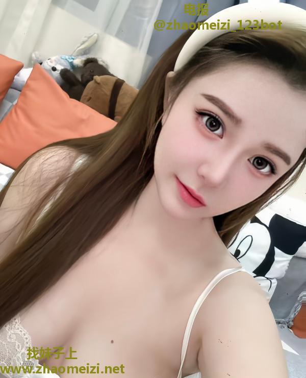 大胸夏夏小姐姐