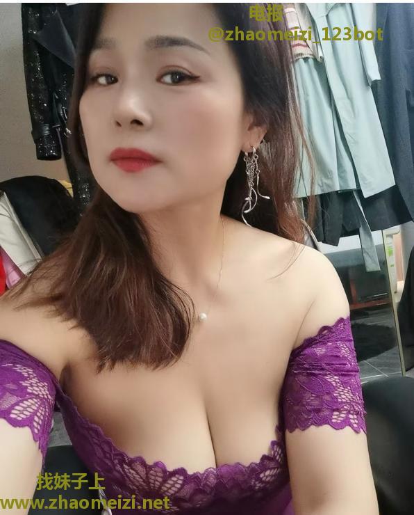 集庆门附近少妇