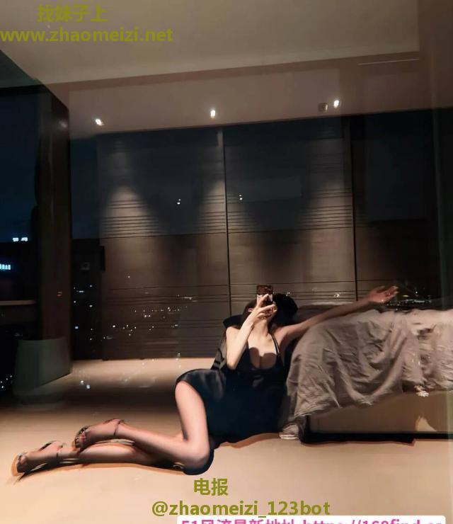 黑丝制服美足御姐cc