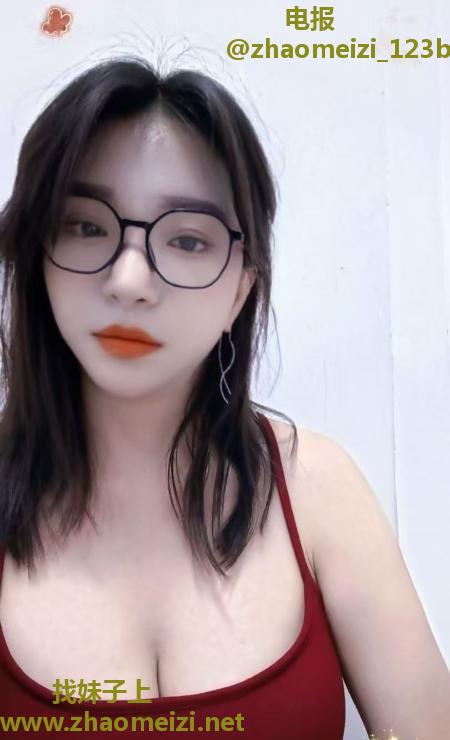 上城戴眼镜的大奶小画