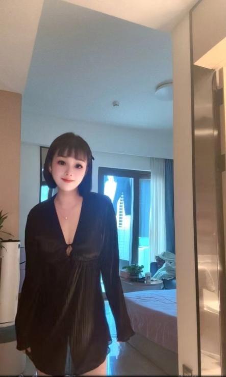 体验服务系蜜桃臀梨子