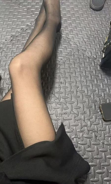 黑丝美鲍小姐姐