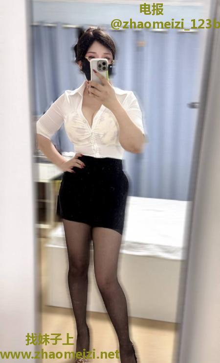 外滩E奶少妇