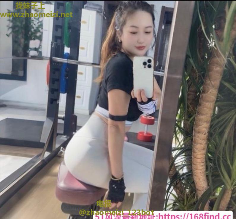 前凸后翘健身骚妇
