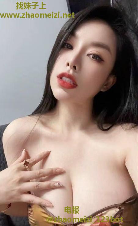 天河大胸内衣模特卡丽