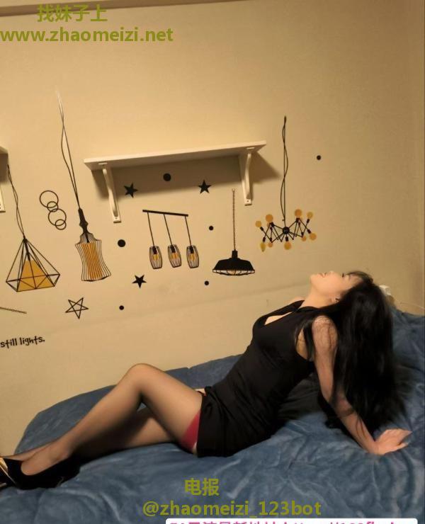 成华黑丝甜妹