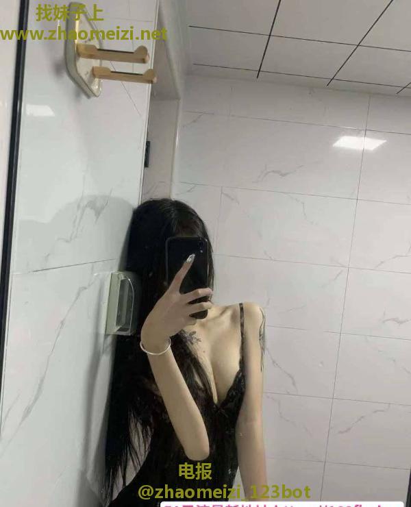 比比会喷水的纹身嫩妹