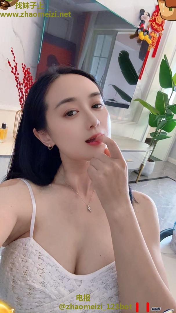长得像景甜的小姐姐