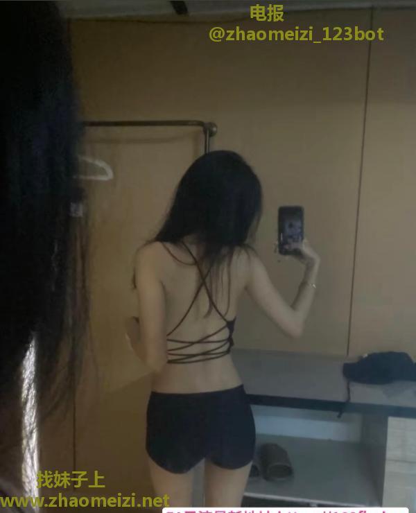 口爆模特身材小骚货