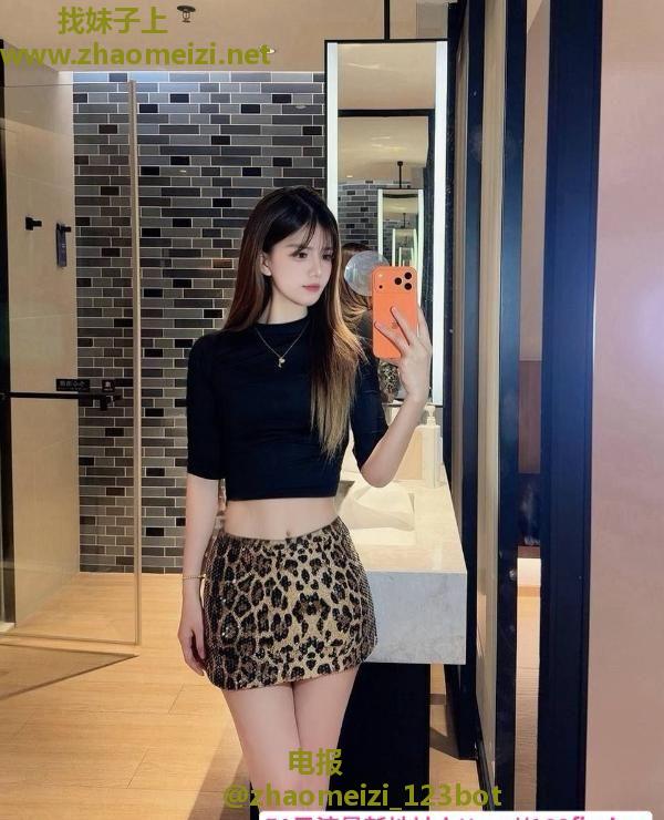青春女大邻家嫩妹舒悦