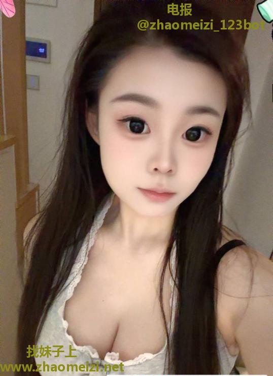 白嫩美眉竹竹