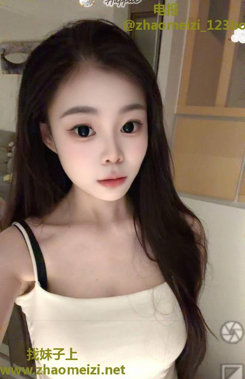 白嫩美眉竹竹