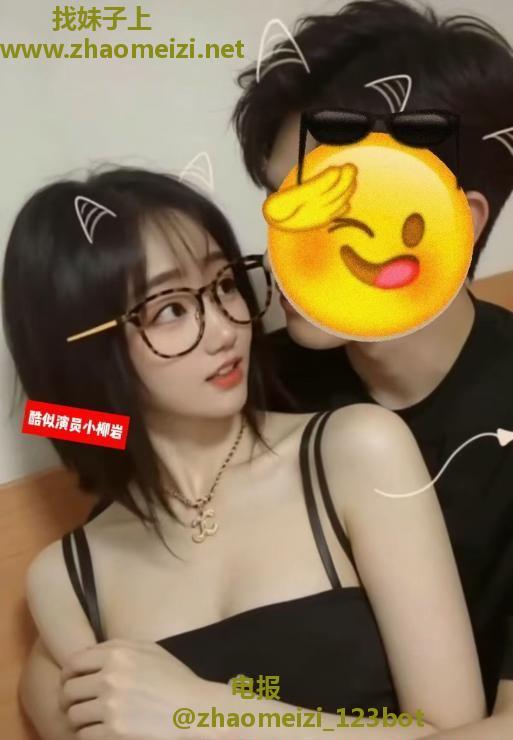 肤白嫩模S形小柳岩