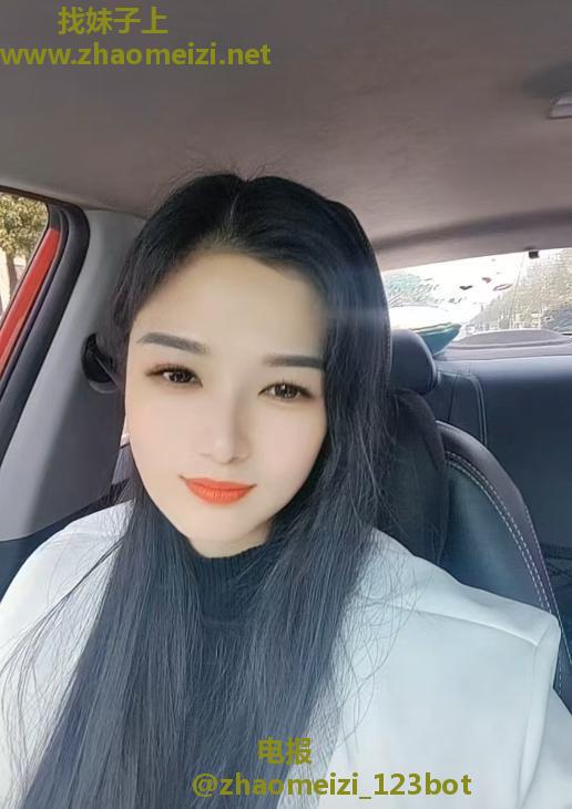 美臀巨乳少妇