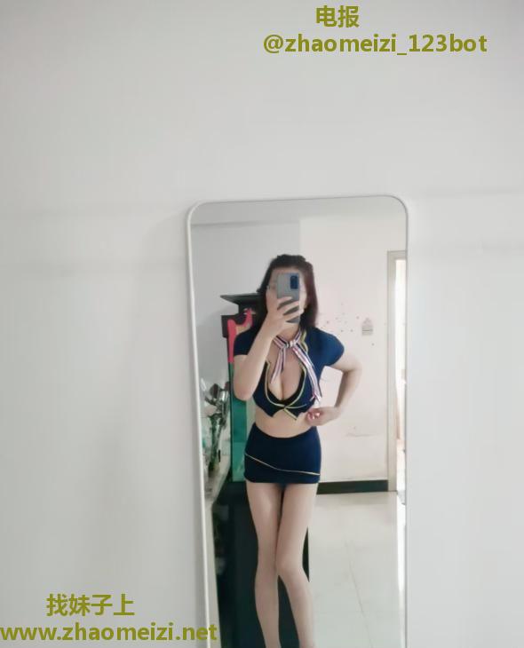 一线天制服诱惑