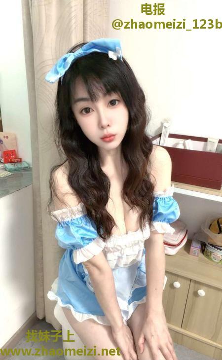 闷骚大白乳姐姐