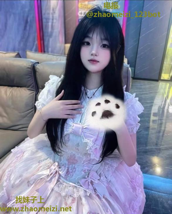 E杯巨乳天然白虎嫩妹