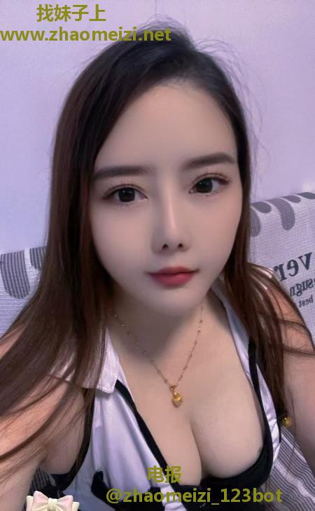 大胸服务小少妇