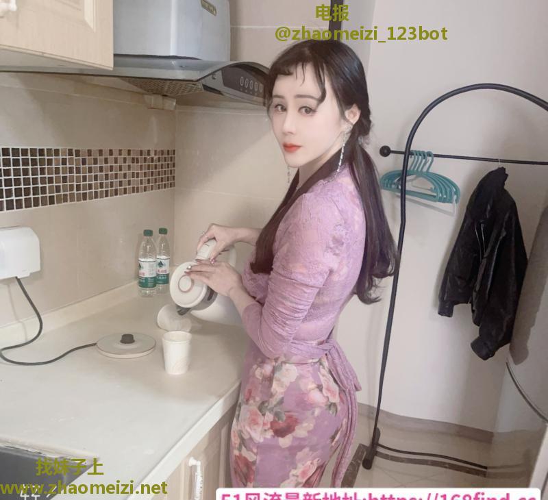 皮肤白皙翘臀姐姐
