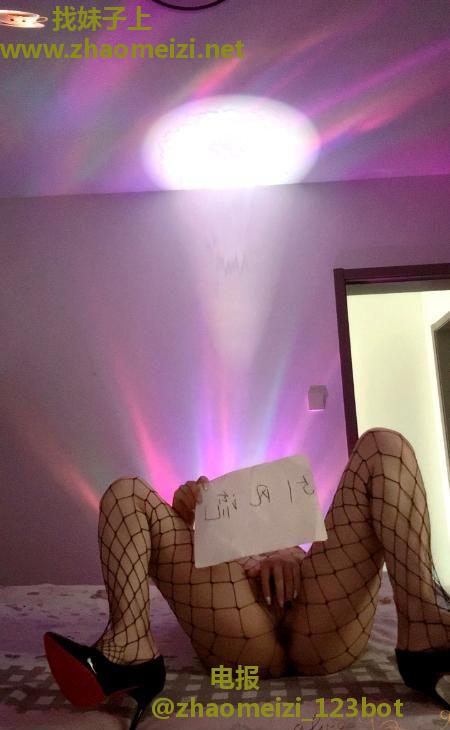 粉乳翘臀尤物甜甜
