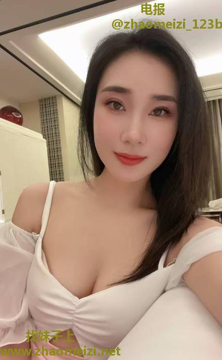 丰满迷人美少妇