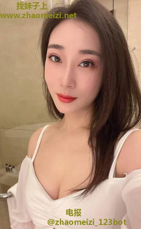 丰满迷人美少妇