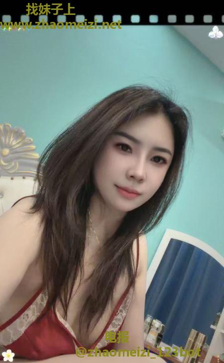 小鸟依人美少妇