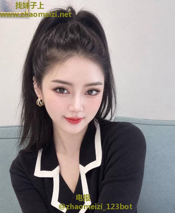 金水曼妙身材御姐小妮