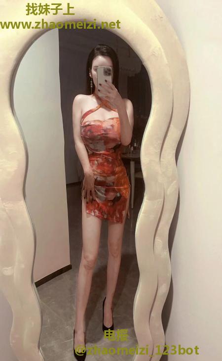 美乳长腿骚温妮