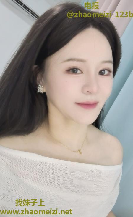 美乳兼职美女