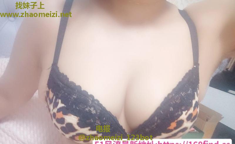江岸气质少妇