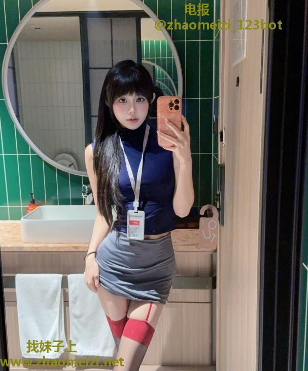 长腿细腰制服团团