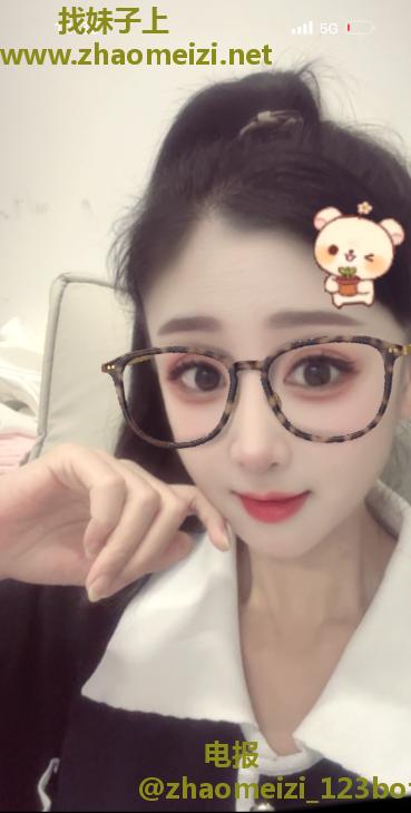 舌头会跳舞的骨感女