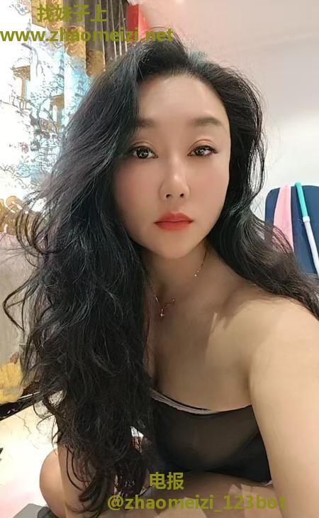 潮喷毒龙骚货小青