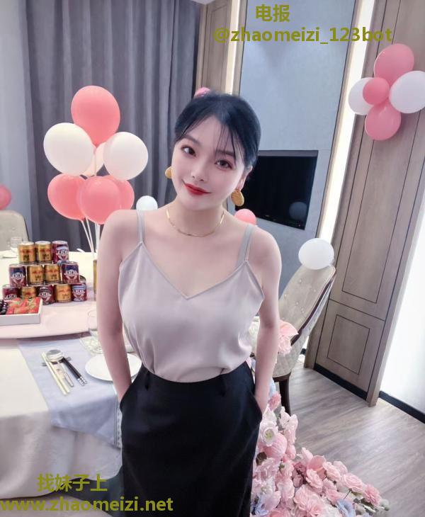 大胸虎牙妹文文