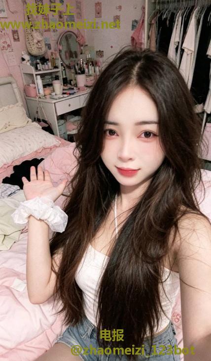 大胸零零后纯情妹